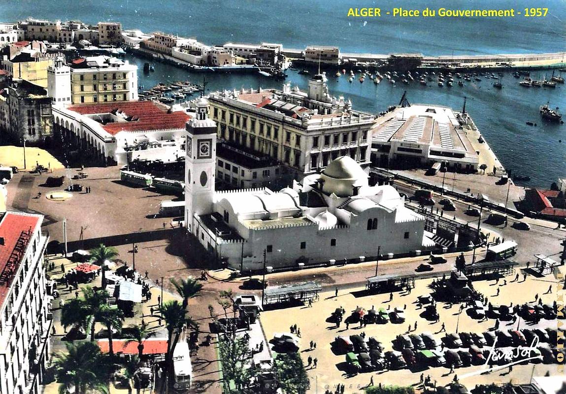 Alger - Vue aerienne - Place du Gouvernement - 1957.jpg